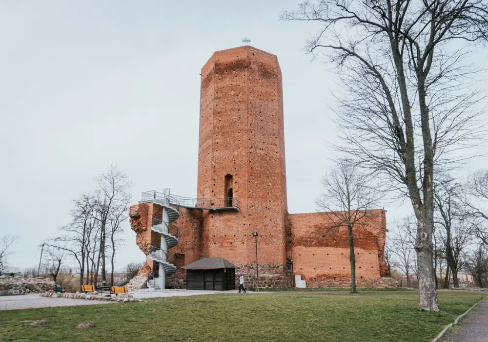 Kruszwica z dziećmi - Mysia Wieża, rejs i plaża Cypel