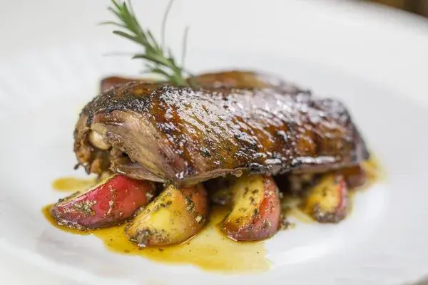 Gdzie zjeść w Golubiu-Dobrzyniu? Odkryj najlepsze lokale gastronomiczne