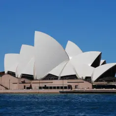 Sydney Opera House, symbol Australii. Ciekawe fakty o tym miejscu i jego architekturze.
