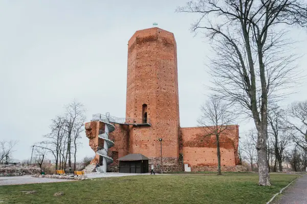 Kruszwica z dziećmi - Mysia Wieża, rejs i plaża Cypel