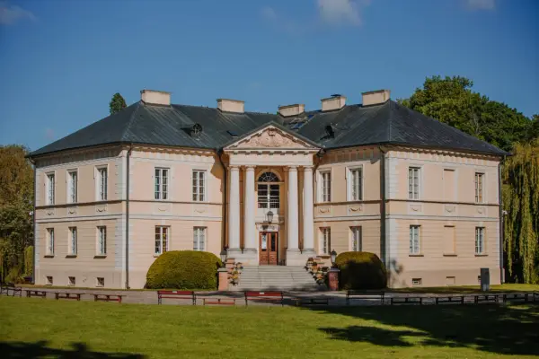Dobrzyca - Pałac, park, zabytki. Jak zwiedzić bez pośpiechu?